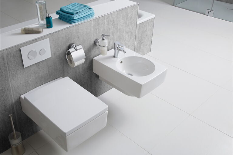 Produktfoto: Wandverkleidung im Bad mit geschaltem Sichtbeton