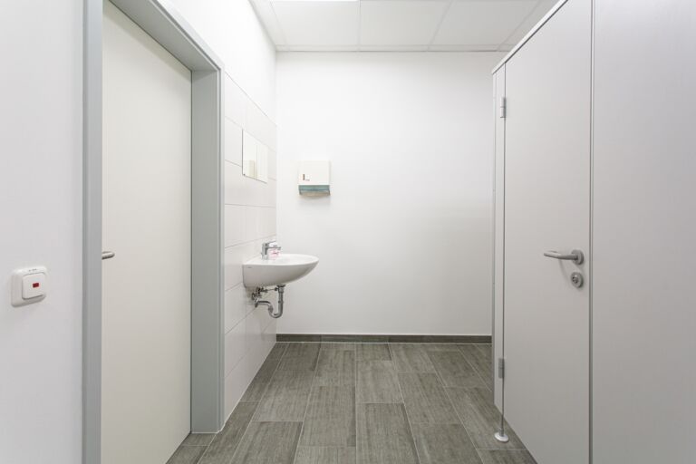 Moderne Toilettenräume
