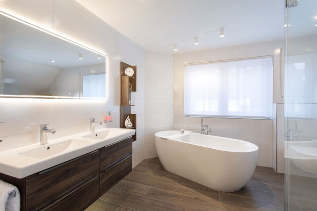 Raumansicht hochwertiges Bad